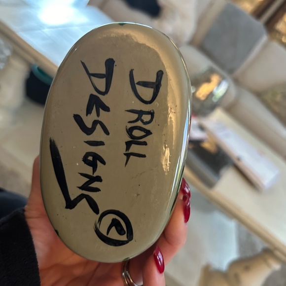 Droll designer pottery oil jar - Picture 2 of 7